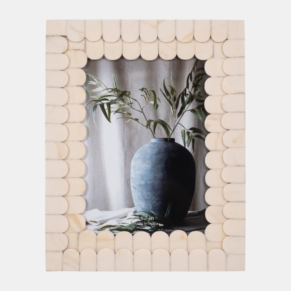5x7 Scalloped Photo Frame, Ivory Resin, for Desk or Mantle